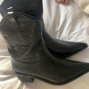 BRAND NEW cowboy boot